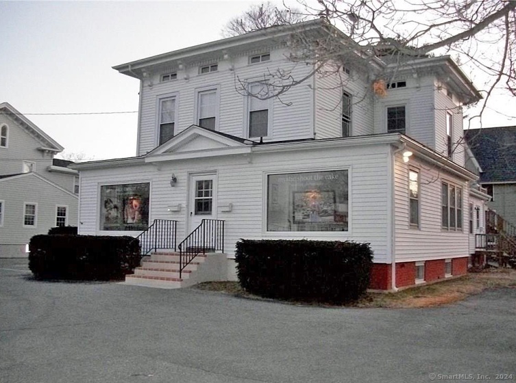 31 Broadway, Stonington, 06355, 2 Bedrooms Bedrooms, ,1 BathroomBathrooms,Residential Rental,For Sale,Broadway,24017043