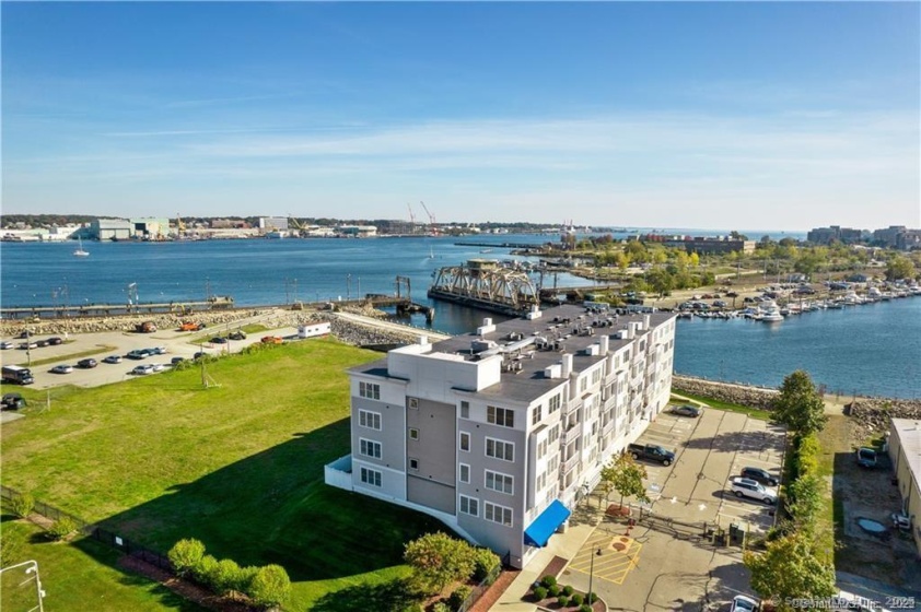 400 Bank, New London, 06320, 2 Bedrooms Bedrooms, ,2 BathroomsBathrooms,Condo/co-op For Sale,For Sale,Bank,24074444