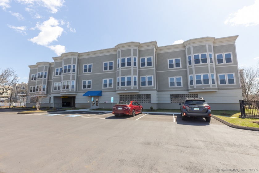 300 Harbour Close, New Haven, 06519, 2 Bedrooms Bedrooms, ,2 BathroomsBathrooms,Residential Rental,For Sale,Harbour Close,24085245