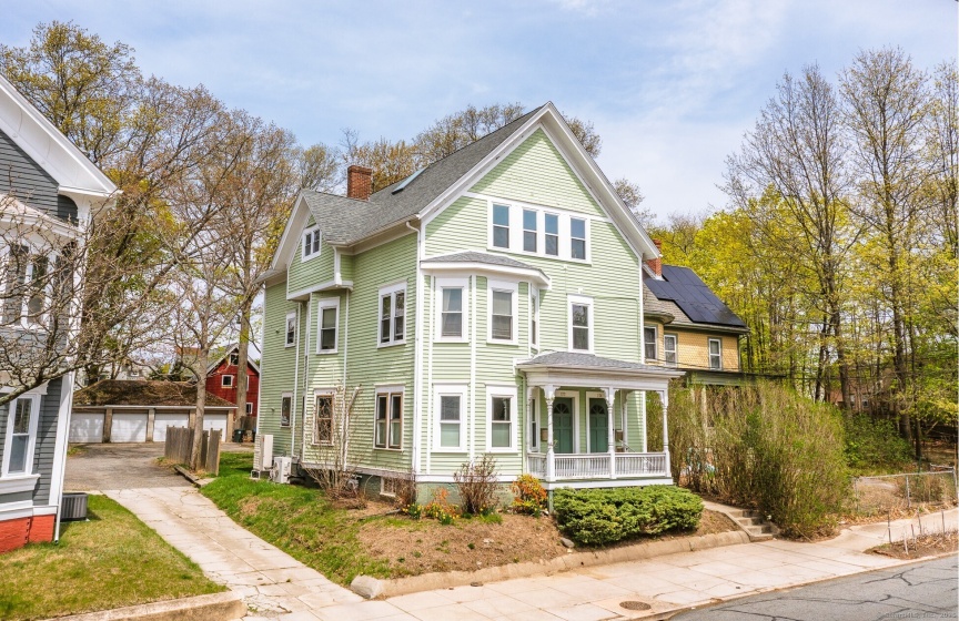 172 Doyle, Unknown RI City, 02906, 2 Bedrooms Bedrooms, ,1 BathroomBathrooms,Condo/co-op For Sale,For Sale,Doyle,24092709
