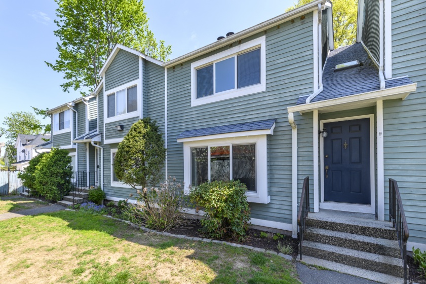 9 Farview, Danbury, 06810, 2 Bedrooms Bedrooms, ,1 BathroomBathrooms,Condo/co-op For Sale,For Sale,Farview,24091651