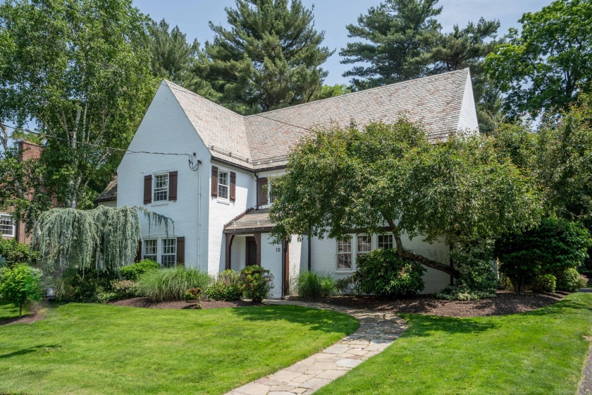 10 Norwood, West Hartford, 06117, 5 Bedrooms Bedrooms, ,4 BathroomsBathrooms,Single Family For Sale,For Sale,Norwood,24101513