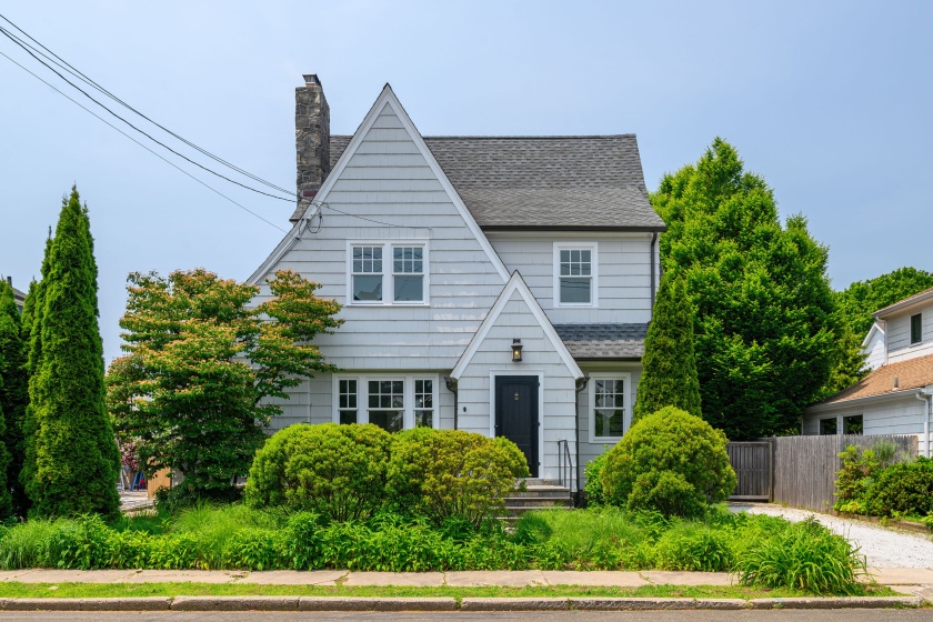 61 Quintard, Norwalk, 06854, 3 Bedrooms Bedrooms, ,1 BathroomBathrooms,Single Family For Sale,For Sale,Quintard,24101903