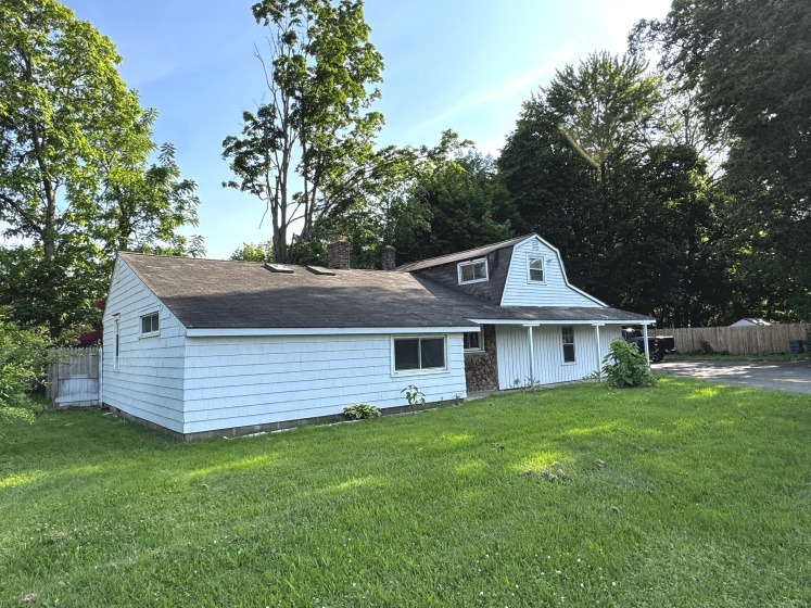 16-1/2 Maple, Plainville, 06062, 3 Bedrooms Bedrooms, ,1 BathroomBathrooms,Single Family For Sale,For Sale,Maple,24101590
