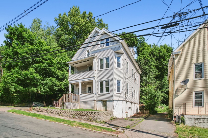 138 Pleasant, New Britain, 06051, 7 Bedrooms Bedrooms, ,3 BathroomsBathrooms,Multi-family For Sale,For Sale,Pleasant,24099882
