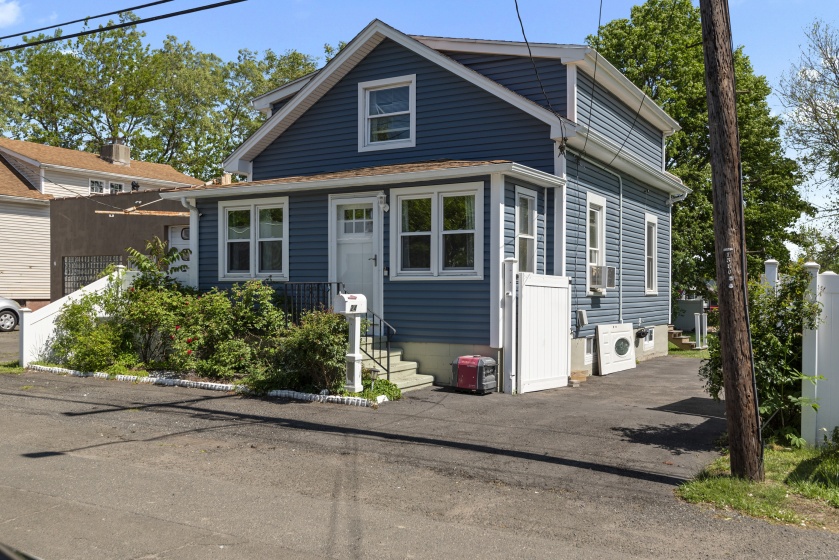 24 High, West Haven, 06516, 2 Bedrooms Bedrooms, ,1 BathroomBathrooms,Single Family For Sale,For Sale,High,24110883