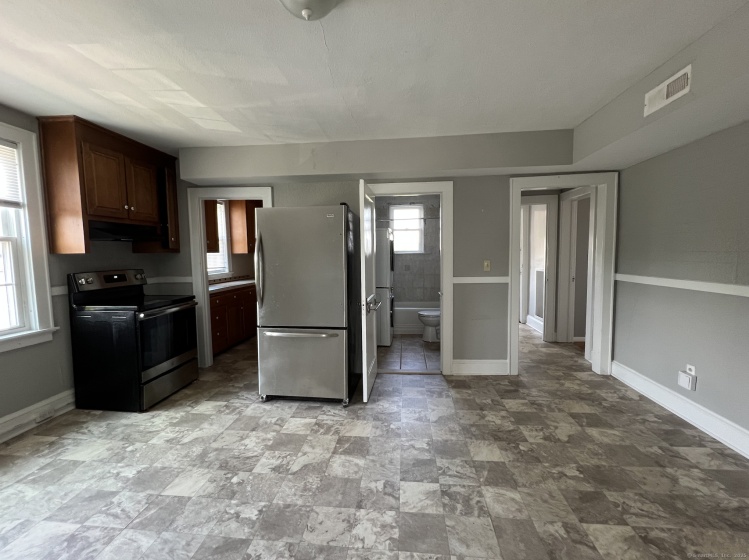 861 Farmington, Berlin, 06037, 2 Bedrooms Bedrooms, ,1 BathroomBathrooms,Residential Rental,For Sale,Farmington,24110828