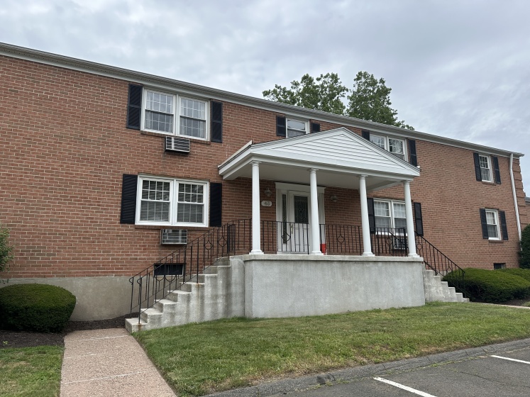 43 Brewster, Glastonbury, 06033, 2 Bedrooms Bedrooms, ,1 BathroomBathrooms,Residential Rental,For Sale,Brewster,24111078