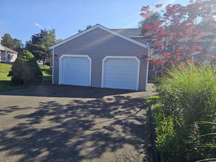 801 Long Hill, Middletown, 06457, 2 Bedrooms Bedrooms, ,2 BathroomsBathrooms,Condo/co-op For Sale,For Sale,Long Hill,24109236