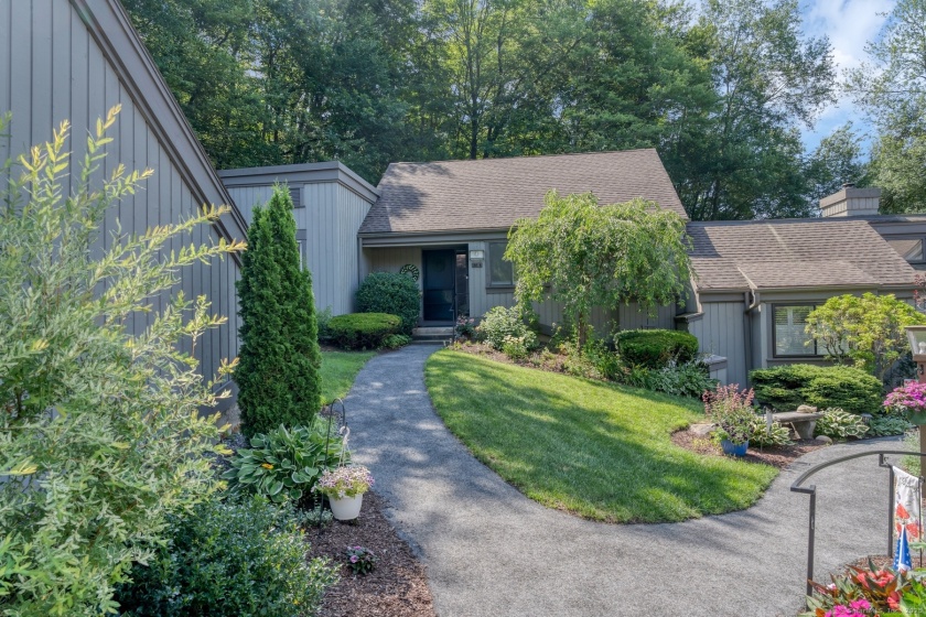 583 Heritage, Southbury, 06488, 2 Bedrooms Bedrooms, ,2 BathroomsBathrooms,Condo/co-op For Sale,For Sale,Heritage,24110832