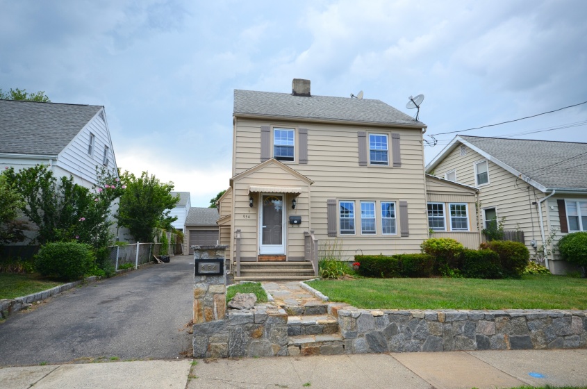 954 Birmingham, Bridgeport, 06606, 3 Bedrooms Bedrooms, ,1 BathroomBathrooms,Single Family For Sale,For Sale,Birmingham,24109271