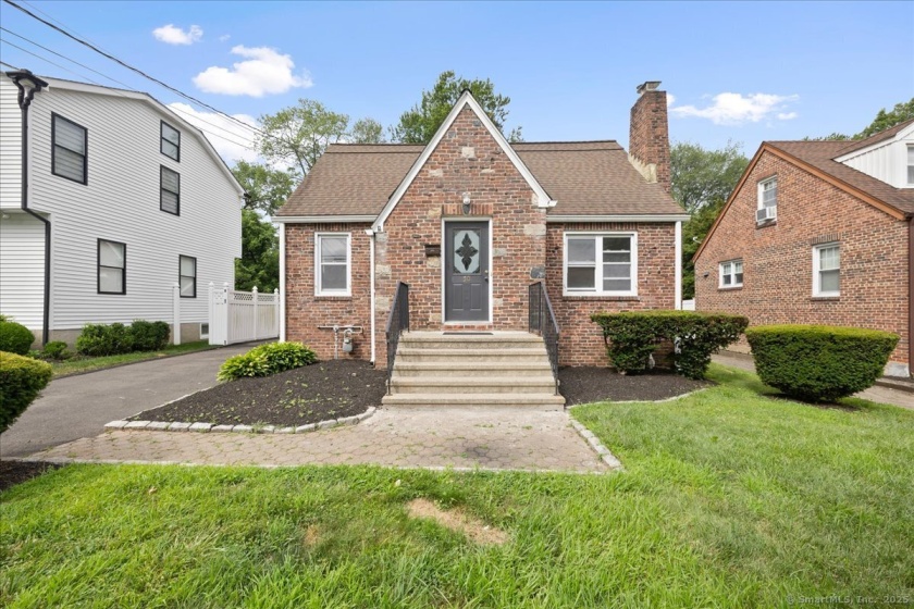 30 Cedar Crest, Norwalk, 06854, 2 Bedrooms Bedrooms, ,3 BathroomsBathrooms,Single Family For Sale,For Sale,Cedar Crest,24107348