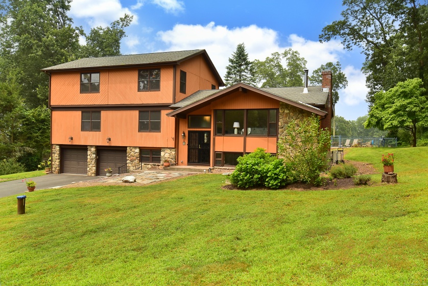 3 Standish, Ellington, 06029, 5 Bedrooms Bedrooms, 0 ,3 BathroomsBathrooms,Single Family For Sale,For Sale,Standish,0,24110548