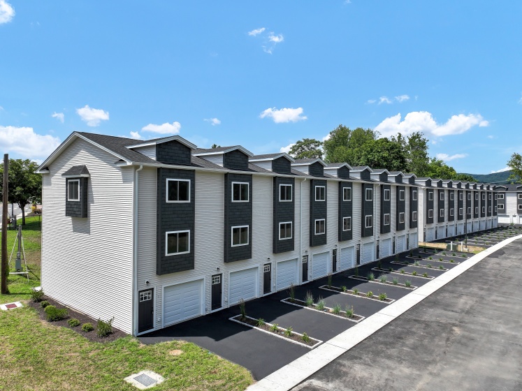 33 Main, Meriden, 06451, 2 Bedrooms Bedrooms, 0 ,2 BathroomsBathrooms,Condo/co-op For Sale,For Sale,Main,0,24117442