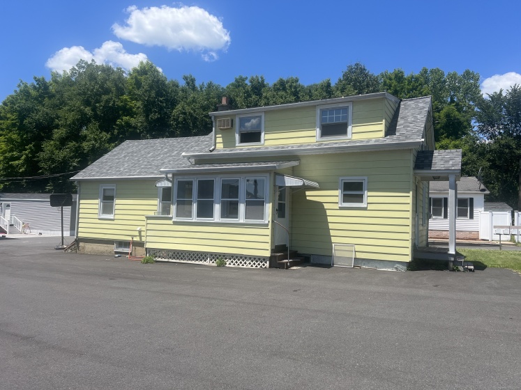 1402 Waterbury, Thomaston, 06786, 3 Bedrooms Bedrooms, 0 ,1 BathroomBathrooms,Residential Rental,For Sale,Waterbury,0,24118386