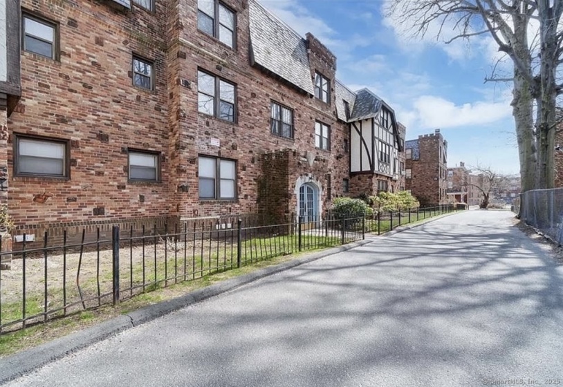 16-20 Townley, Hartford, 06154, 2 Bedrooms Bedrooms, 0 ,1 BathroomBathrooms,Condo/co-op For Sale,For Sale,Townley,0,24132549
