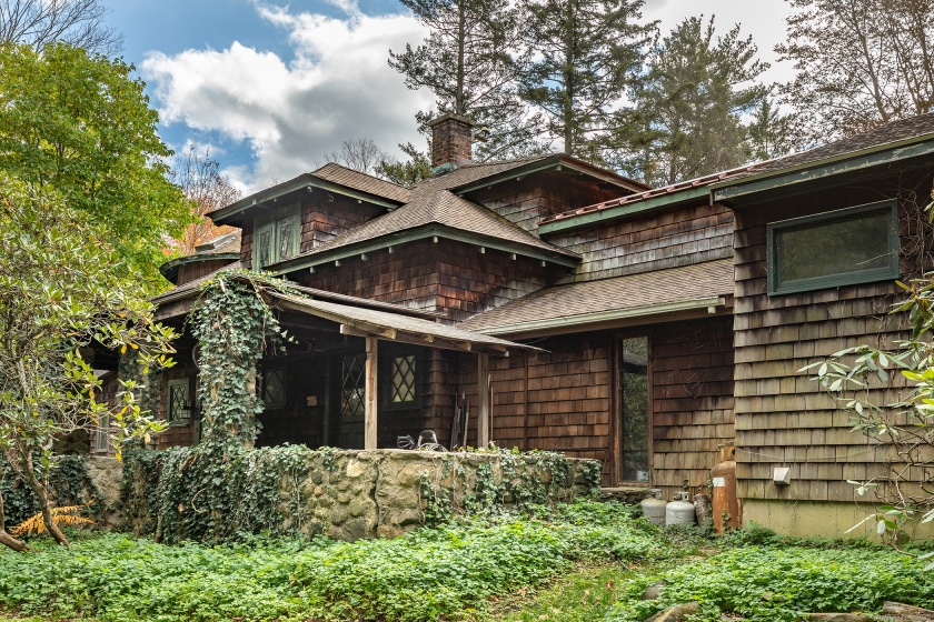 49 South, Washington, 06793, 2 Bedrooms Bedrooms, 0 ,3 BathroomsBathrooms,Single Family For Sale,For Sale,South,0,24136464