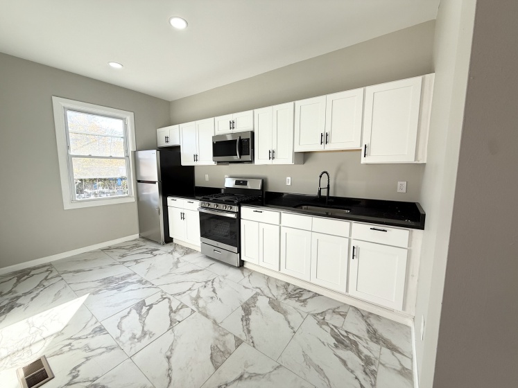 41 Howe, New Haven, 06511, 4 Bedrooms Bedrooms, 0 ,2 BathroomsBathrooms,Residential Rental,For Sale,Howe,0,24139660