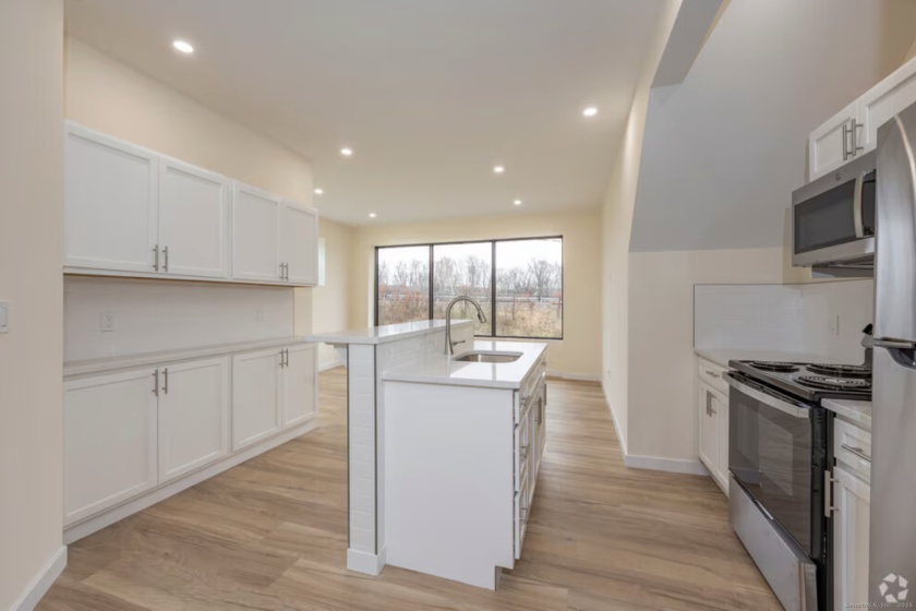 141 Bridge, Middletown, 06457, 1 Bedroom Bedrooms, 0 ,1 BathroomBathrooms,Residential Rental,For Sale,Bridge,0,24140885