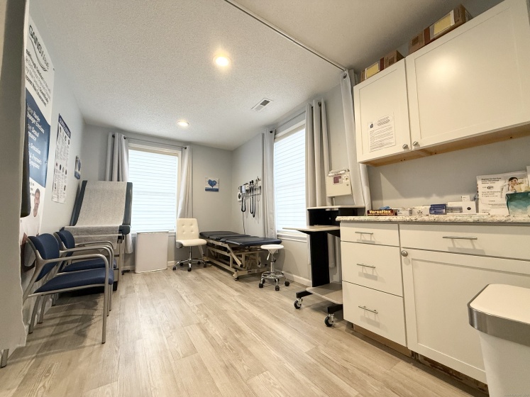 212 New London, Glastonbury, 06033, 0 , 0 ,0,Commercial For Lease,For Rent,New London,0,24143565