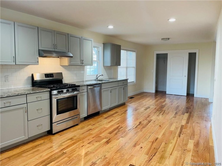 31 Brainerd, Branford, 06405, 6 Bedrooms Bedrooms, 0 ,3 BathroomsBathrooms,Multi-family For Sale,For Sale,Brainerd,0,24148540