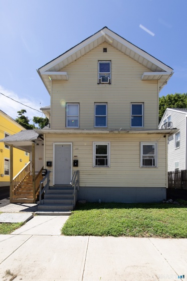 102 Franklin, Meriden, 06450, 7 Bedrooms Bedrooms, 0 ,3 BathroomsBathrooms,Multi-family For Sale,For Sale,Franklin,0,24168640