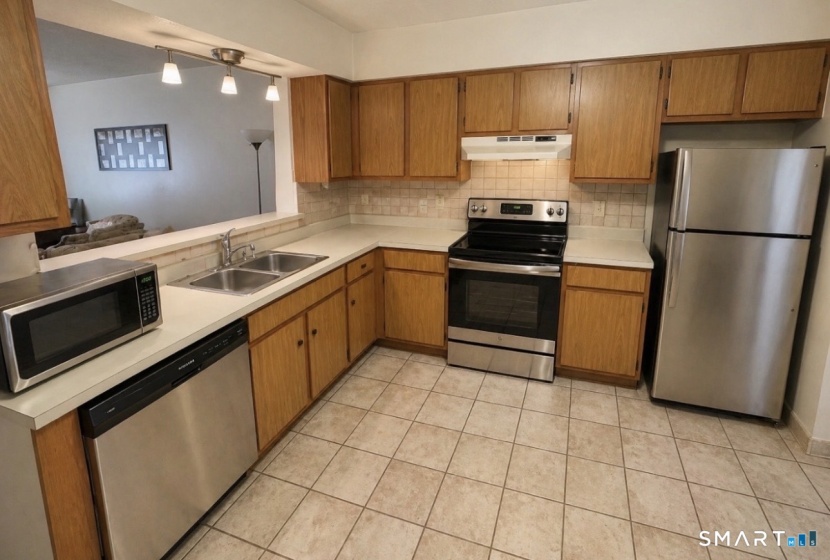 975 Meriden, Waterbury, 06705, 2 Bedrooms Bedrooms, 0 ,1 BathroomBathrooms,Condo/co-op For Sale,For Sale,Meriden,0,24171125