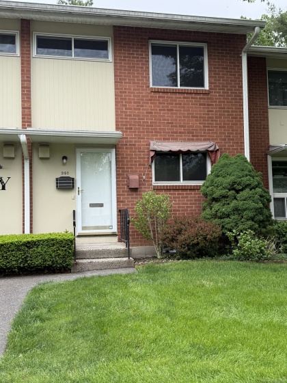 240 Centerbrook, Hamden, 06518, 2 Bedrooms Bedrooms, 0 ,1 BathroomBathrooms,Condo/co-op For Sale,For Sale,Centerbrook,0,24141532