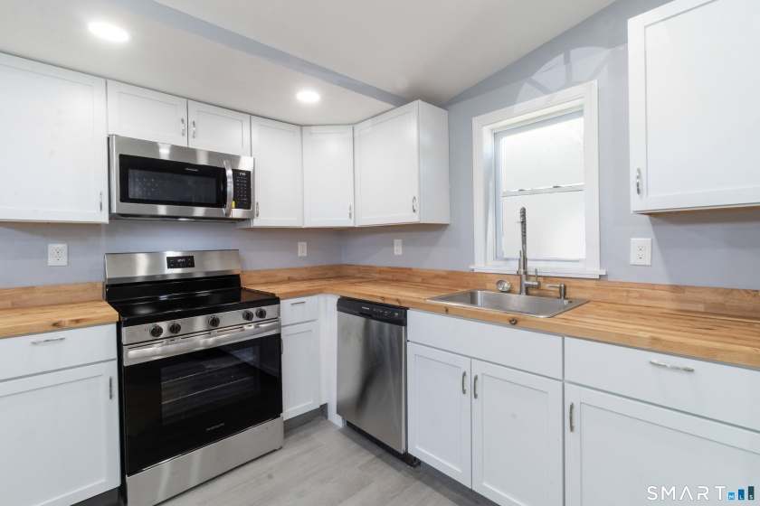525 Main, Branford, 06405, 2 Bedrooms Bedrooms, 0 ,1 BathroomBathrooms,Single Family For Sale,For Sale,Main,0,24172741