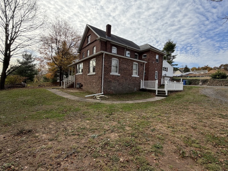 2964 State, Hamden, 06517, 2 Bedrooms Bedrooms, 0 ,1 BathroomBathrooms,Residential Rental,For Sale,State,0,24143100