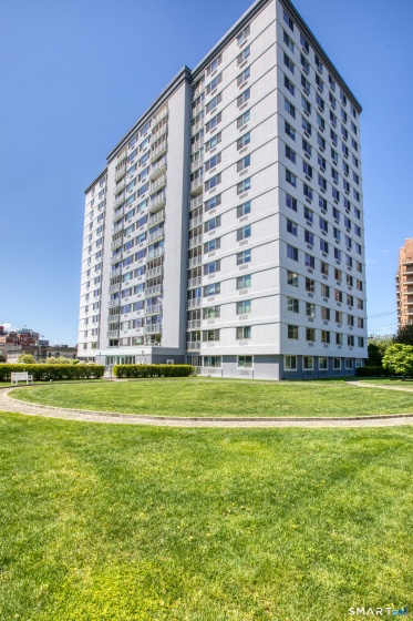 1 Strawberry Hill, Stamford, 06902, 2 Bedrooms Bedrooms, 0 ,2 BathroomsBathrooms,Condo/co-op For Sale,For Sale,Strawberry Hill,0,24175838