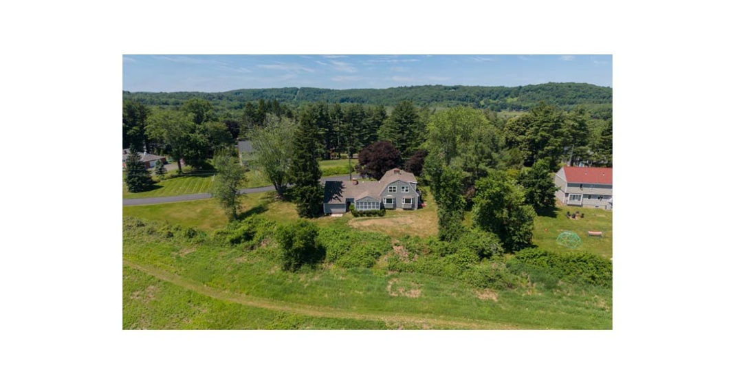 15 Valley View Rd, Newtown, Connecticut 06470, 4 Bedrooms Bedrooms, 0 ,3 BathroomsBathrooms,Single Family For Sale,For Sale,Valley View Rd,0,170625928