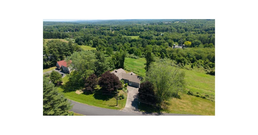 15 Valley View Rd, Newtown, Connecticut 06470, 4 Bedrooms Bedrooms, 0 ,3 BathroomsBathrooms,Single Family For Sale,For Sale,Valley View Rd,0,170625928